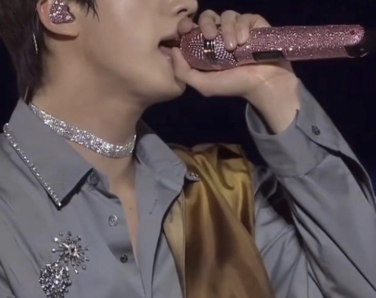 The side profile of Kim Seokjin An important thread~