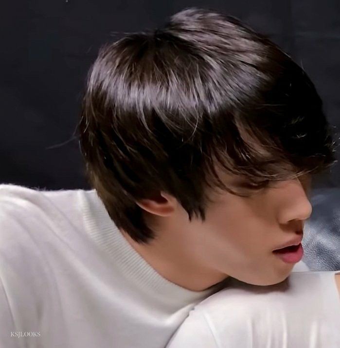 The side profile of Kim Seokjin An important thread~