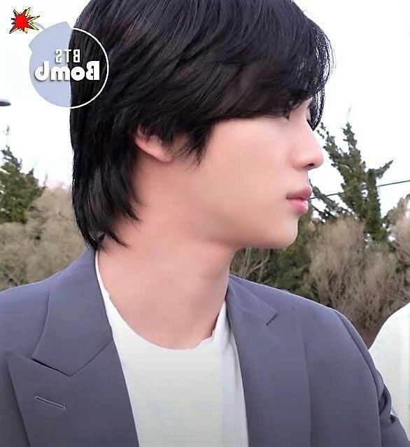The side profile of Kim Seokjin An important thread~