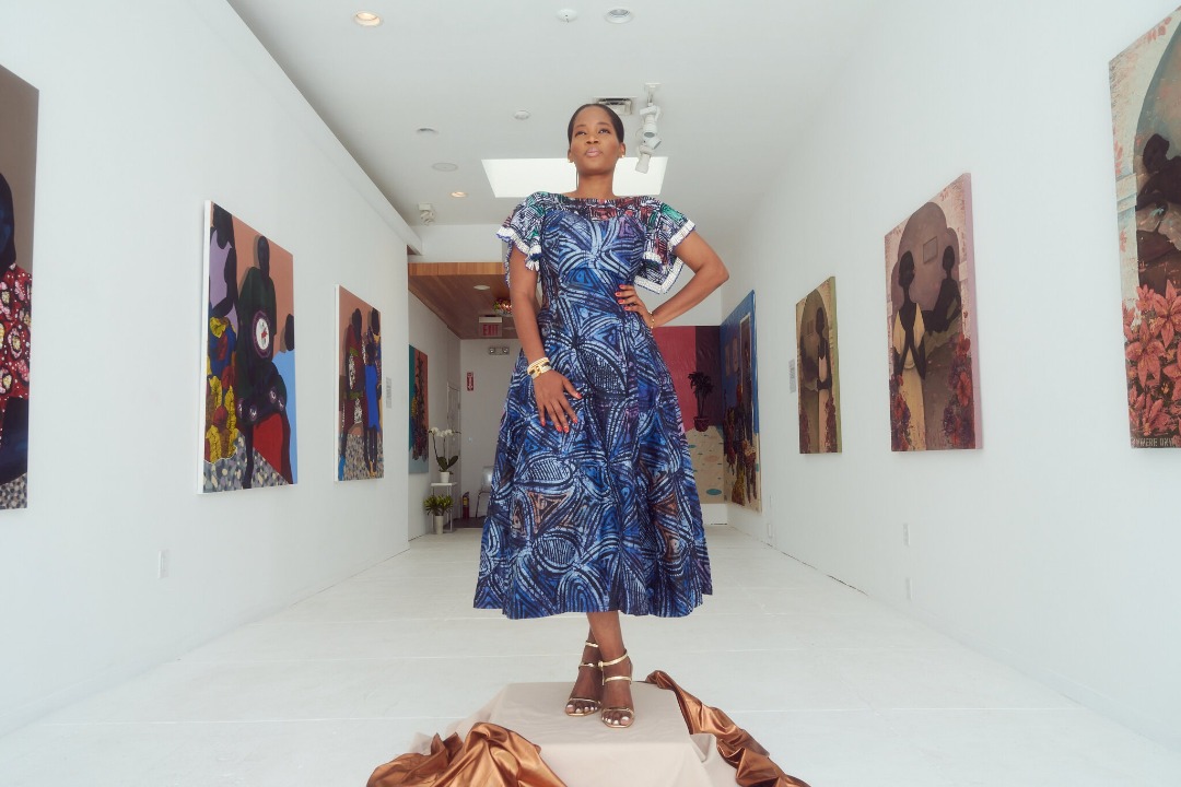 ReleGallery's tweet photo. We are excited to have the gallery's LA space featured in @nytimesarts “From Lagos to Los Angeles, an African Art Gallery Arrives”
Link in thread.
Article by @rpogrebin.
Image: Phylicia J. L. Munn for The New York Times.
#ReleGallery #OritaMeta #NigerianArtists https://t.co/n4ukAiZ8Ad