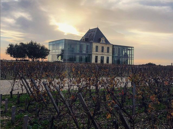 There are many beautiful Châteaux 🏰 in Bordeaux  🍷but the glass architecture <a href="/Ch_Pedesclaux/">Château Pédesclaux</a> makes this Château in #Pauillac particularly striking 😍

#BordeauxWinesUK