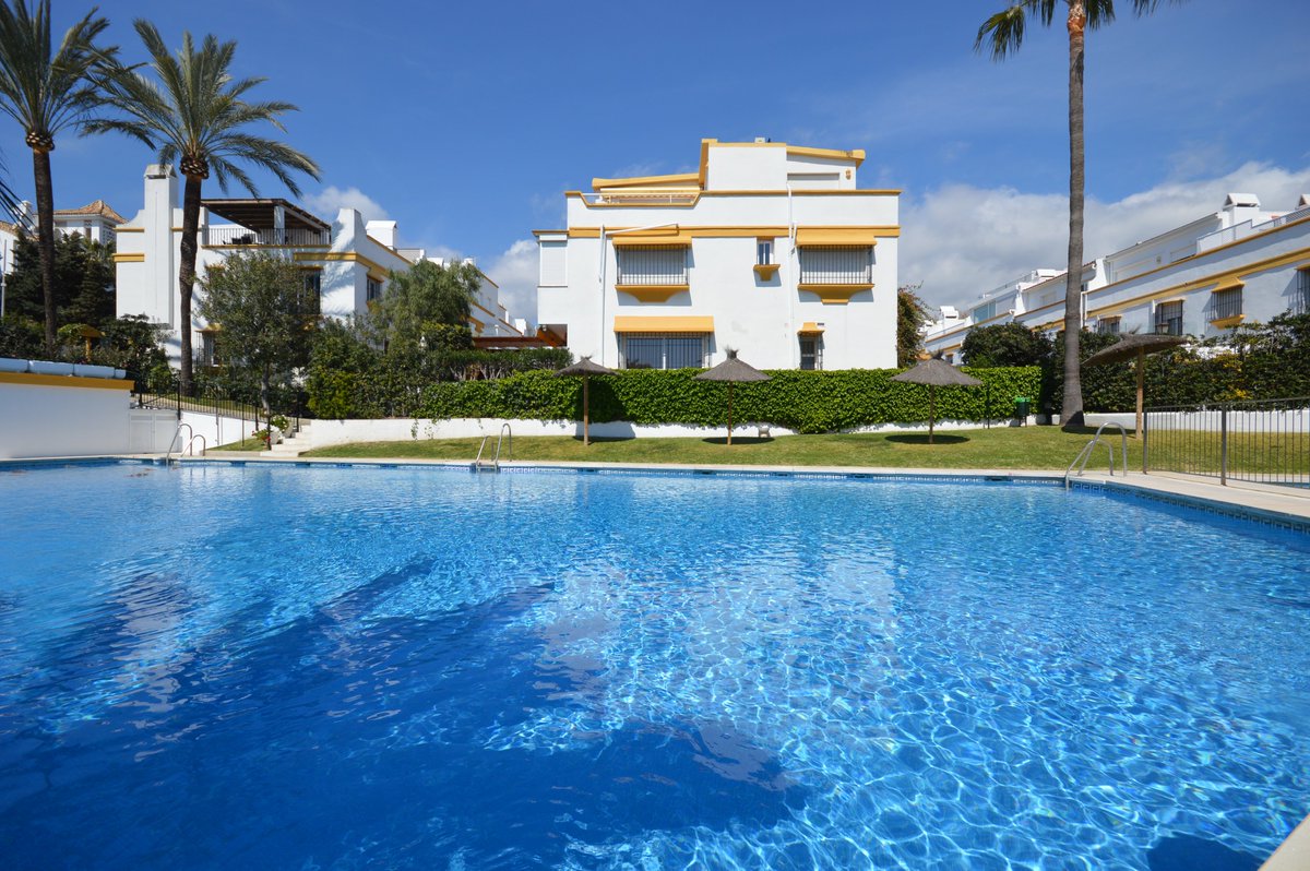 FinestRentals's tweet photo. ☀️Which swimming pool would you choose? 🩱😎🏊
We offer holiday homes in the best Marbella locations.🤩👍 https://t.co/tvaSnRmvvb