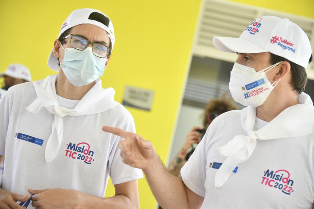GermanRueda's tweet photo. #MisiónTIC2022 Es un programa que me llena el corazón, que representa mucho esfuerzo y dedicación. Aún están abiertas las inscripciones para que jóvenes y adultos, aprovechen esta iniciativa de formación gratuita en programación. #TBT #FelizJueves https://t.co/h0k5PP15Zc https://t.co/TirkBRHe1S