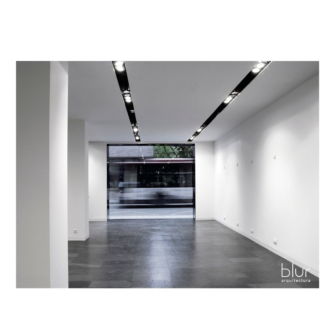 blurarquitect's tweet photo. Proyecto #Cocina @MieleEspana , Logroño. 
Este proyecto consistió en reformar y dar una nueva imagen a la #tienda de cocinas Miele. Para ello, optamos por otorgar protagonismo al #producto utilizando el mínimo de materiales posibles para el interior: hierro, piedra y cartón-yeso. https://t.co/2pXDCyqxKQ