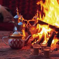 📌هٌنآ نجد
وروض معشب 
       وأنآ
وجبال ووديان
وغدران وخيمة
      سكنا
    هُنآ منفوحة
  والأعشى
وربابة تعزف أوتارها
      لحنآ
     هُنآ الشعر
أطرب أسماعنا
      زمنآ
    هُنآ الأبل
والصحراء
والخيل والفرسان
   والكرمآ
    هُنآ نجد
والليل .. والنار
والسمرآ