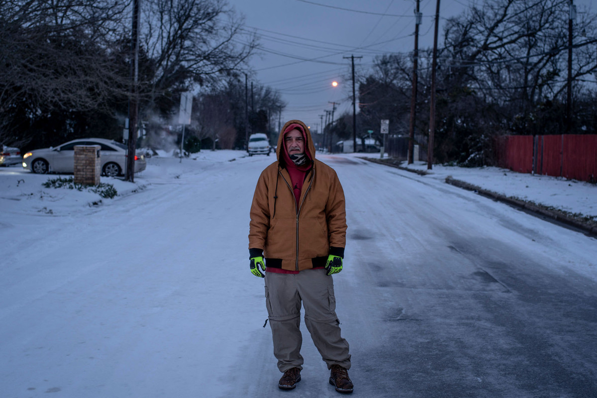 nypost's tweet photo. Millions of Texans still without heat, power or water amid devastating cold streak https://t.co/fbhMsRNZB8 https://t.co/kuY6GNdxZL