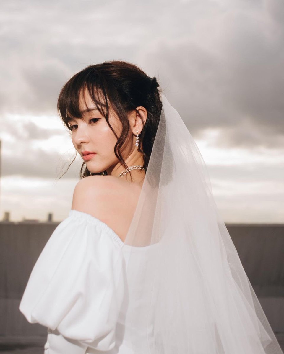 ˚ ༘♡ ·˚ ₊˚ˑ🐰 IG : #aom_sushar 𓂃 𓈒𓏸 

เมื่อคืนฝันว่าได้แต่งงาน.. แต่งกับใครน้า รอดู ep.2 คืนนี้นะจ๊ะ #สาวออฟฟิศ2000ปี