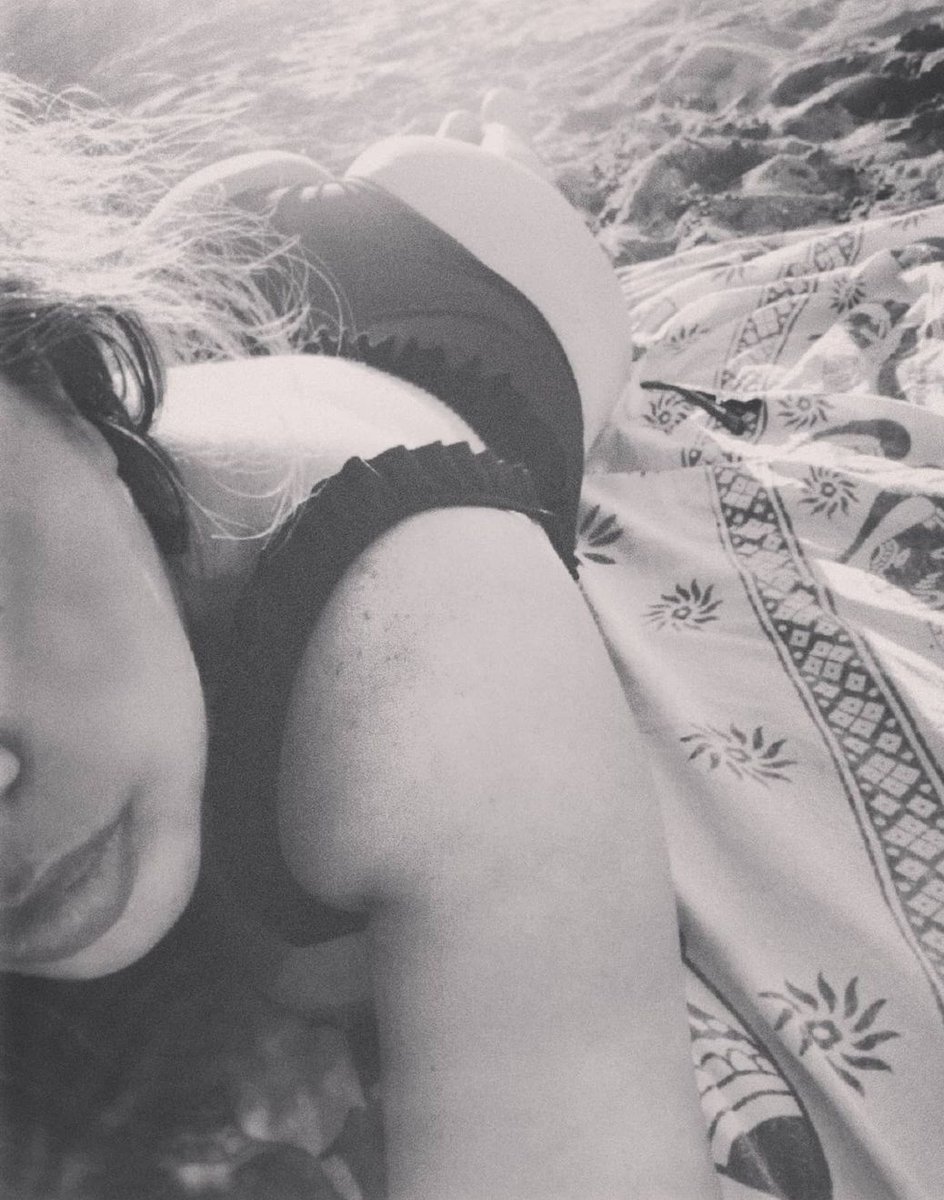 gaticaScarleth's tweet photo. Dando los buenos días con el sol de fondos comenzamos el #JuevesDeGanarSeguidores #follo4folloback #FolloMe #FolloForFolloBack #nude #SiguemeYTeSigo #beach #beauty https://t.co/xIbXlg1ytM