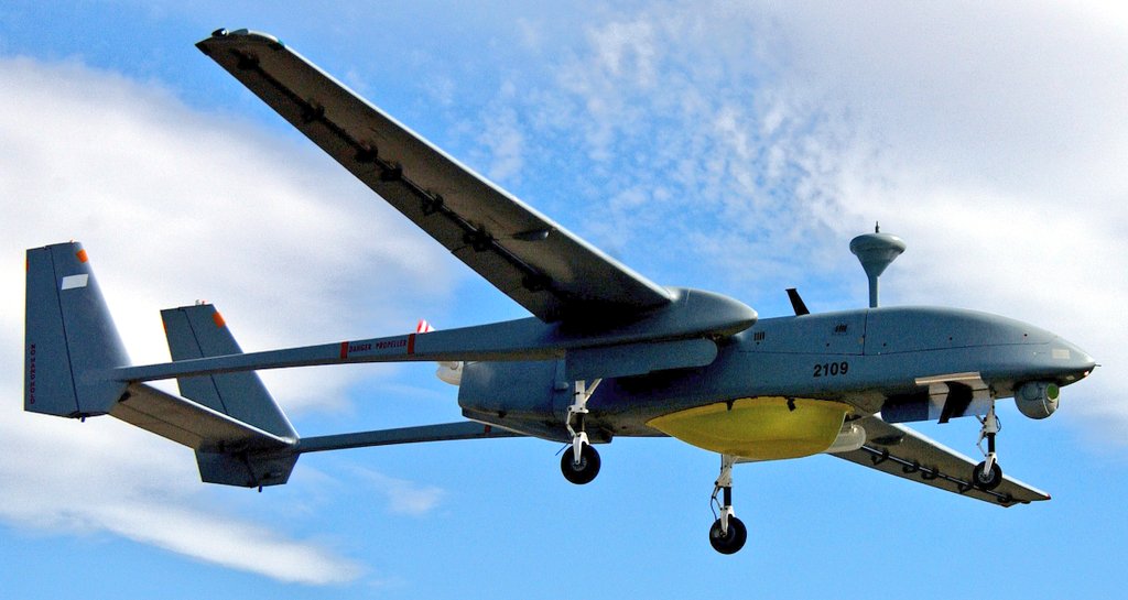 macroschema's tweet photo. Indian Army leases 4 more Heron UAVs from Israel as part of its emergency procurement
Earlier Indian Navy inducted two American Predator drones on lease from the US to carry out surveillance in the Indian Ocean region
Locally made #Rustom2 yet to pass its testing https://t.co/U98TPxJawy