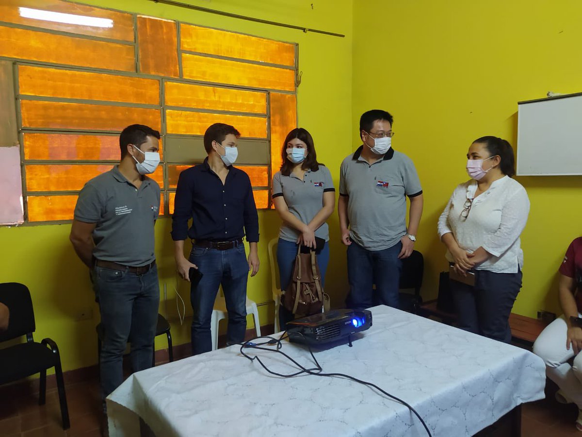 mmartinpy's tweet photo. Iniciamos la implementación de la #TransformacionDigital del sistema de salud! Mejorará la eficiencia de la atención de 110 Hospitales. La agenda digital financia +conectividad +infraestructura TIC +Dotación de equipos +Gestión del cambio en el sistema informático de salud HIS https://t.co/EhLRlVp901