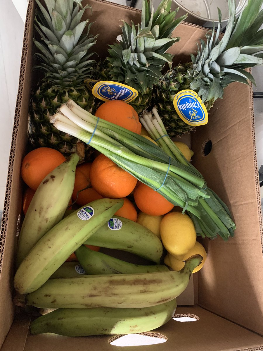 julesserkin's tweet image. Thanks for my super delivery @Stainesfarmshop great green #plantains so I can make my #grainfree buns ! Yum can’t wait &amp;amp; #organic oranges I’m dancing with happiness #thingsthatmakemehappy #shoplocal