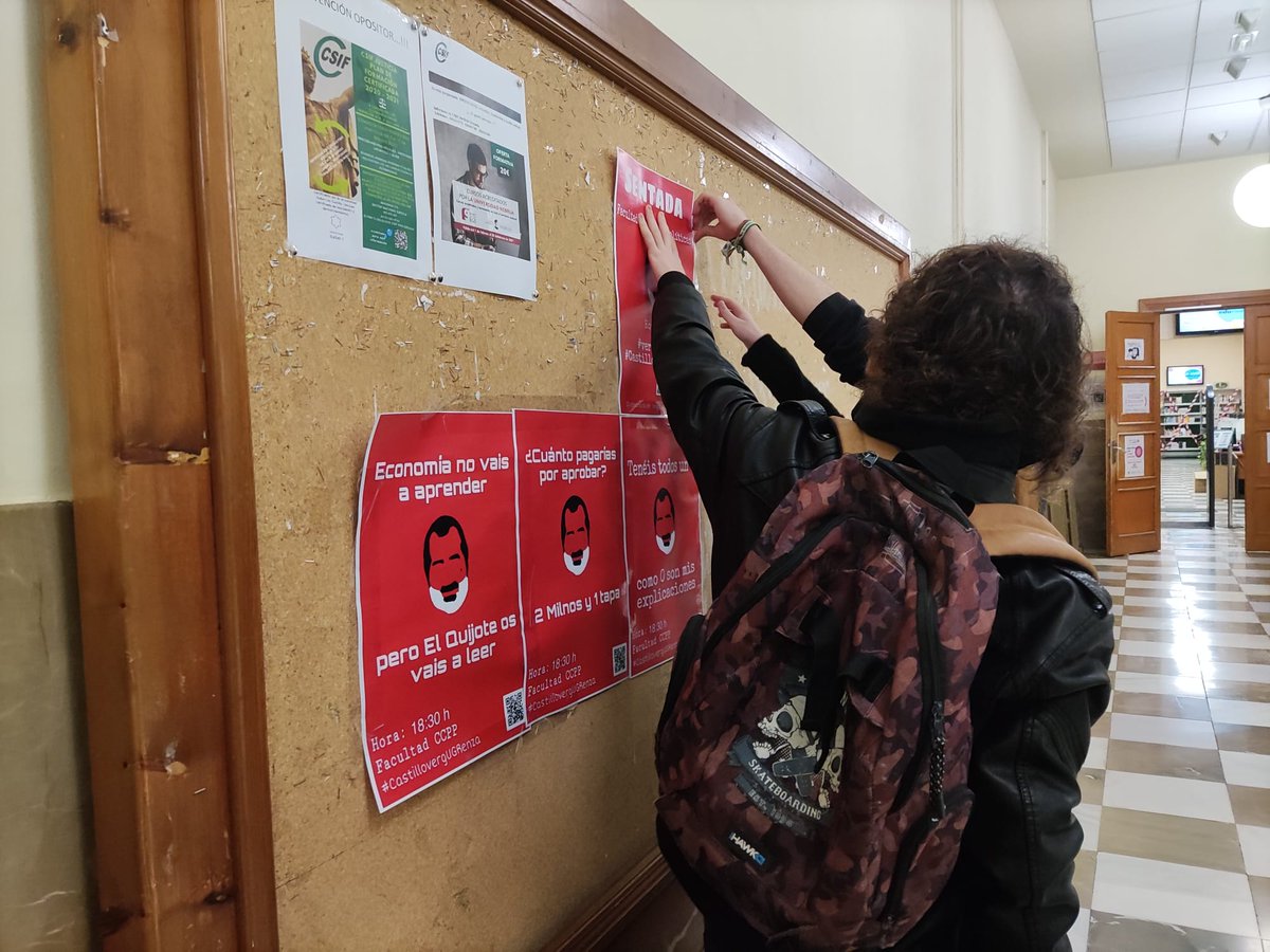 EeMGranada's tweet photo. 📣¡Basta ya! Desde EeM Granada hemos acompañado a las compañeras de Ciencias Políticas en su protesta contra las prácticas abusivas y autoritarias del profesor Castillo en Economía del Sector Público.❌
Las estudiantes estamos cansadas y se nos va a oir‼️#CastilloVerUGRenza https://t.co/DK9a6IxxWY