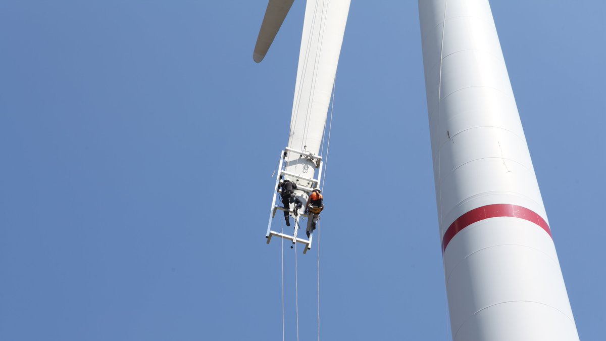 BladeExtension's tweet image. One of the advantages of #RBE – Rotor Blade Extension is the way the installation is carried out: on-site and on a hanging blade, avoiding the necessity of heavy cranes and long downtimes.

rotorbladeextension.com/rotor-blade-ex…

#RotorBladeExtension | #Energiekontor | #windenergy