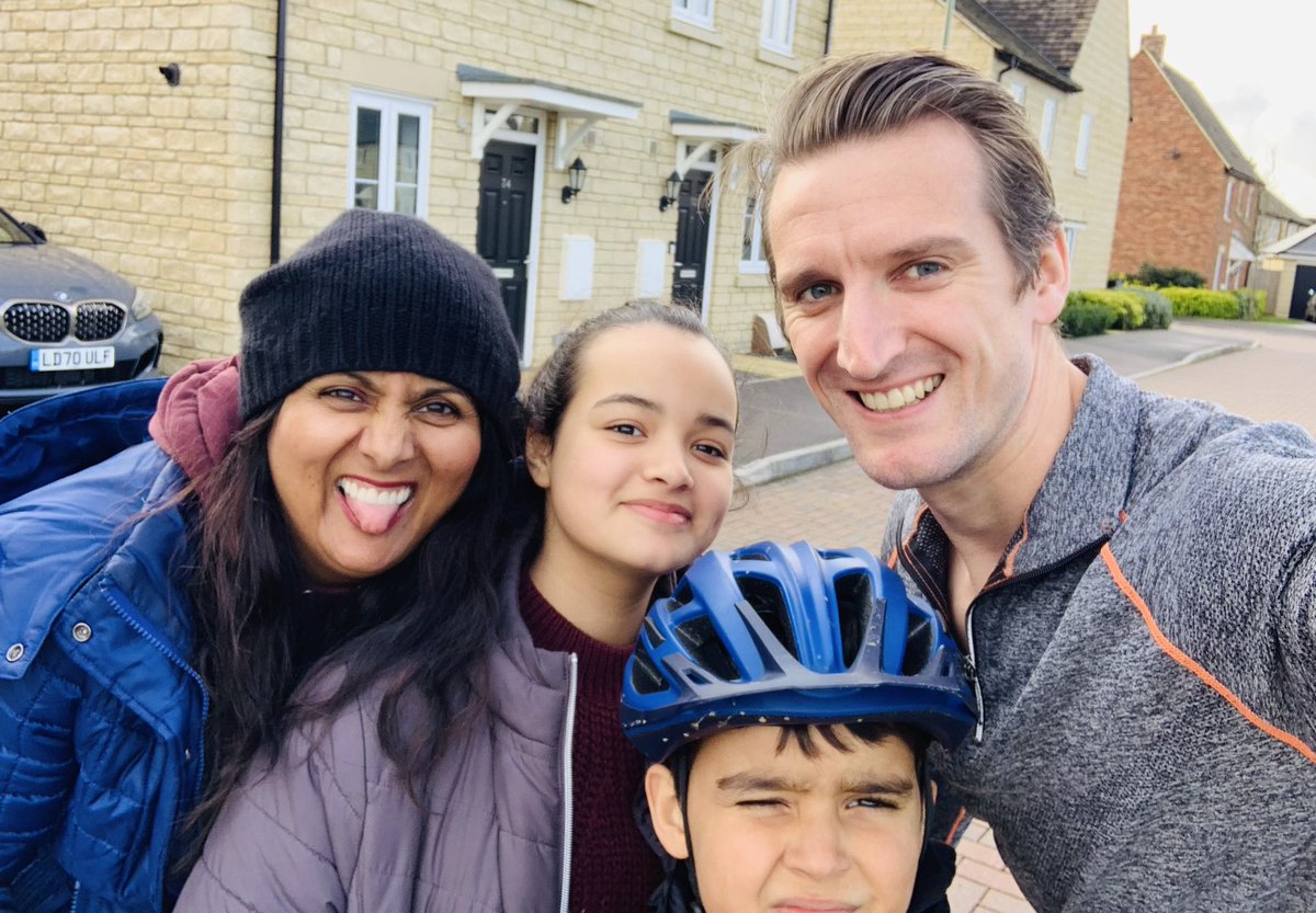 Loving @streettaghq as it motivates us to go out, stay healthy & appreciate where we live! @GAOxfordshire @pault1987 #westoxfordshire #selfieinpark