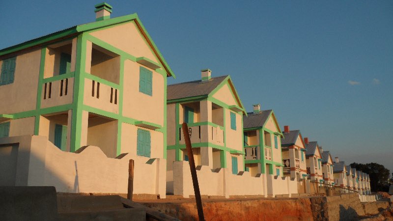 Cuando el padre Opeka se fue de Argentina hace 50 años había 3 % de pobreza.
En ese tiempo Opeka transformo un basural de Madagascar en una ciudad digna para los pobres.
En el mismo tiempo el peronismo transformó un país digno en un basural.