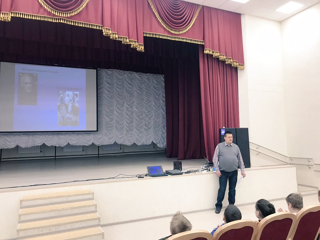 Участие председателя Собрания представителей с.п. Дубовы Умет Коваленко И.В. в мероприятии посвященному 23 февраля с рассказом о Народном артисте СССР - В.С. Лановом и о его роли в патриотическом воспитании учащихся. ​ Мероприятие состоялось 18.02.2021 в 12.45  в СДК Дубовый Умет