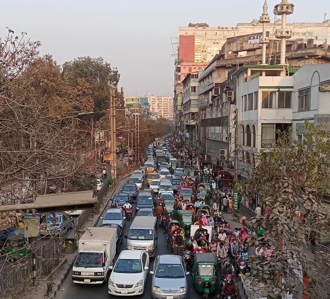 mehedi_u's tweet image. ঢাকায় কোন জ্যাম নাই। #ScienceLaboratory