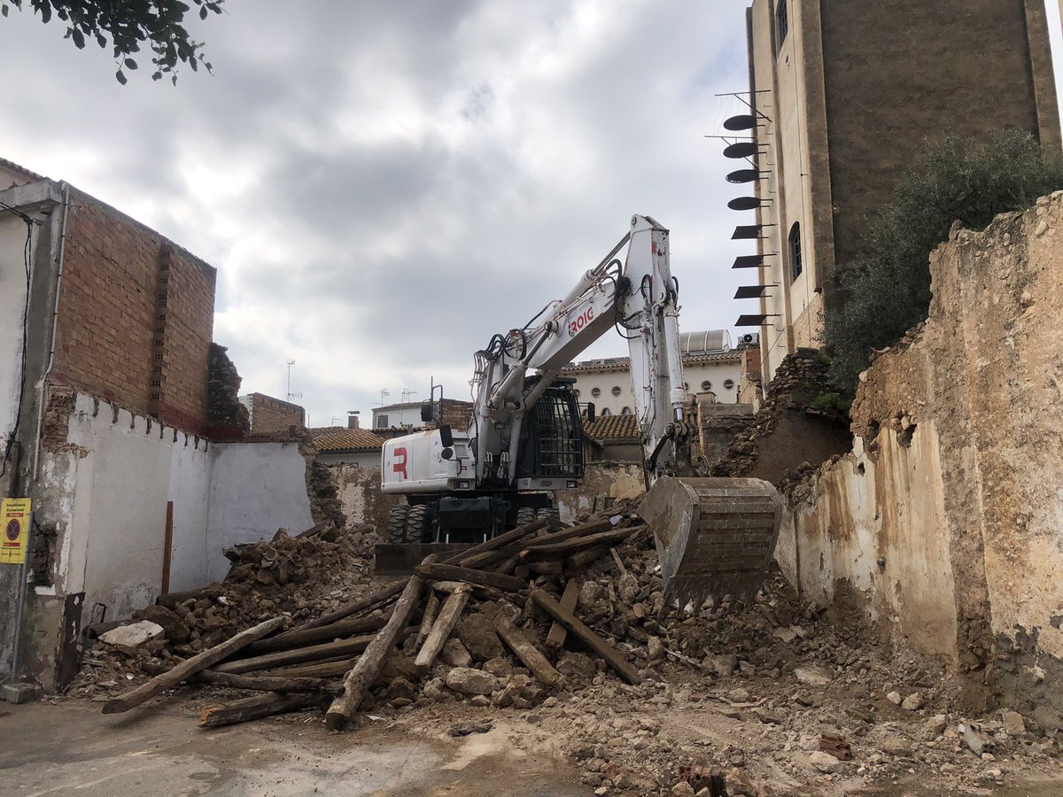 juditvida2's tweet photo. Després de uns dies amb el cor gris ... avui el tinc 🧡 .
Comencem la (massa) llarga adequació de la fassina.
Promeses complertes .. enyorança màxima de Castells .
Seguim , treballem .. política de veritat #orgullCasteller https://t.co/96sq8rckDj