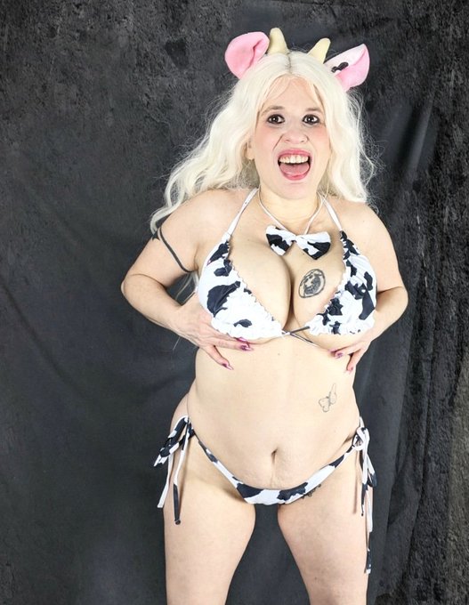 Bitch I'm a cow 🐄💦 https://t.co/S0WNpHYuPV
