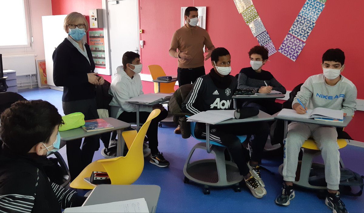 acstrasbourg's tweet photo. La rectrice @ElisabetLaporte rencontre l'équipe devoirs faits du collège @truffautstras. Un dispositif gratuit, qui améliore la synergie entre temps de classe et devoirs et qui permet aux élèves de donner du sens à leur indispensable travail personnel, en lien avec les familles. https://t.co/O4LJFJe6iC