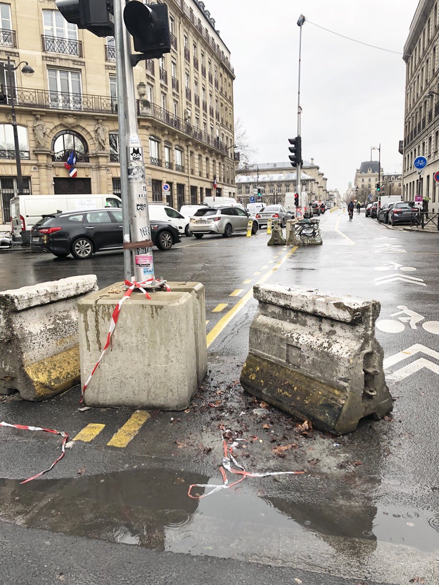 BerthierGilles's tweet photo. J'ai quitté #Paris  plusieurs années .. Je suis revenu .. Franchement je ne reconnais plus la ville. Cette photo qui n'est pas de moi correspond à ce que je constate. https://t.co/079JcebvqL