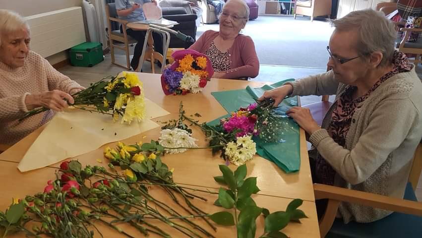 What a beautiful morning we had in Cameron/Woodend enjoying some flower arranging with our lovely ladies <a href="/HolmesCareGroup/">Holmes Care Group 💚</a> #flowers #springiscoming #colourful #sweetsmelling #creative #pretty #beautiful #ladies #hobby