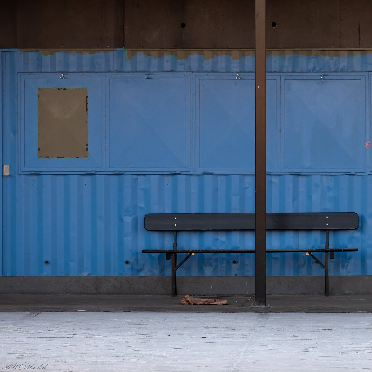AucHardal's tweet photo. Empty streets of #Copenhagen create unique opportunities that are otherwise.  impossible to #photograph. A frame from a street food area, near #Nyhavn, usuallly filled up with people. The places are very colorful but the crowd usually hides this subtle beauty. 

#photographer https://t.co/M7vr5OocqX