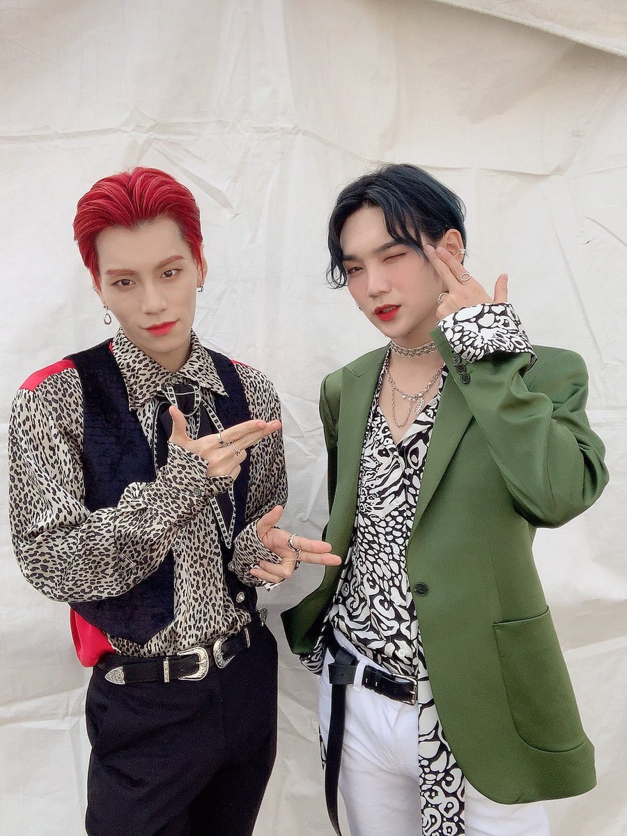 ma7ri8mo7's tweet photo. @KCON_official #JBJ95 💛💙 https://t.co/zqzSpsIcA9