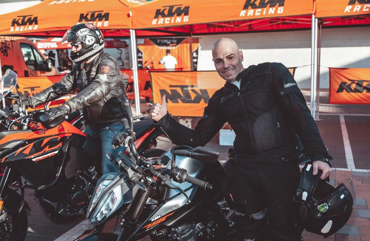 xtchallenge's tweet photo. Si el equipo de @KTM_Racing no se pierde Xtreme Challenge, ¿te lo vas a perder tú?😉🏍💨
Nos vemos en:
✔Sevilla - junio
✔Madrid - octubre 
✔Córdoba - noviembre

#evento #ruta #moto #moterosespaña #motoristas #moteros #viaje #travel #rideyourlife #rideyourbike #xtremechallenge https://t.co/C4mXJDhxnr