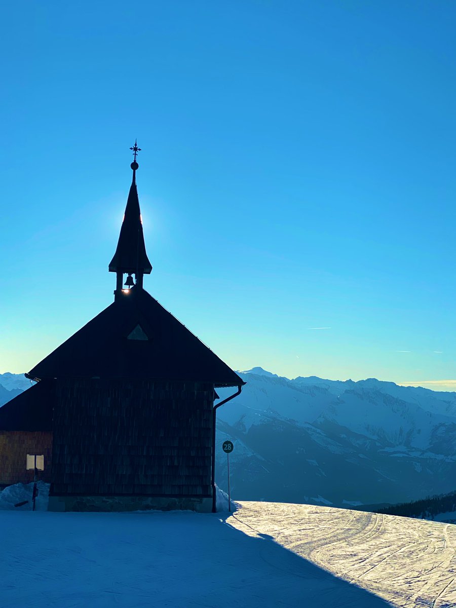 katejfletch's tweet photo. If we can’t get to #Zell, @zellamseekaprun comes to us! 

All that’s missing is a snow covered mountain and some bars to dance on 😭 https://t.co/ZzzQ3GT5VT