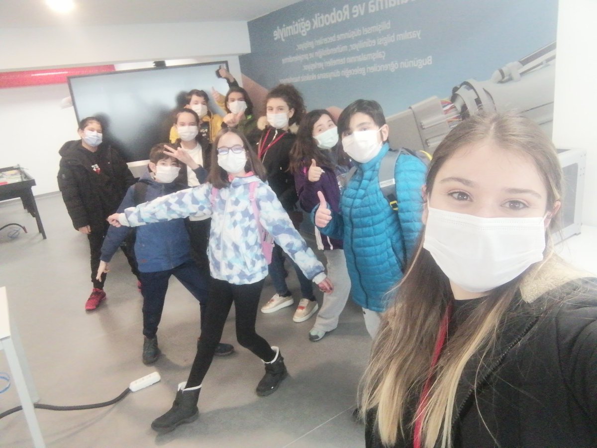 ayangizem13's tweet image. WonderTech Takımı #537 keyifli çalışmalarına devam ediyor. 🤖 💻✨ @BKDrBurhanKara @BilimKahraman @gokhank28
@hakanknk @ece_yirmibes
@duygubiyikoglu @busraaltuntasbk
#Bahcesehirkodluyor
#codingbk
#537
#replay
#teamwork