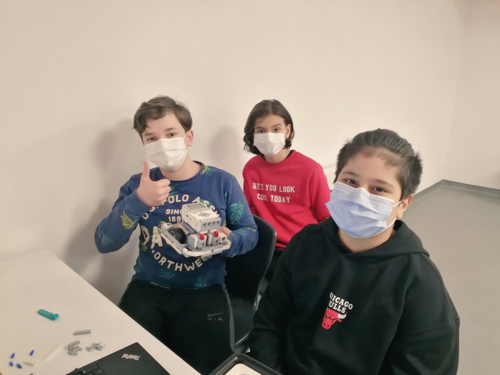 ayangizem13's tweet image. WonderTech Takımı #537 keyifli çalışmalarına devam ediyor. 🤖 💻✨ @BKDrBurhanKara @BilimKahraman @gokhank28
@hakanknk @ece_yirmibes
@duygubiyikoglu @busraaltuntasbk
#Bahcesehirkodluyor
#codingbk
#537
#replay
#teamwork