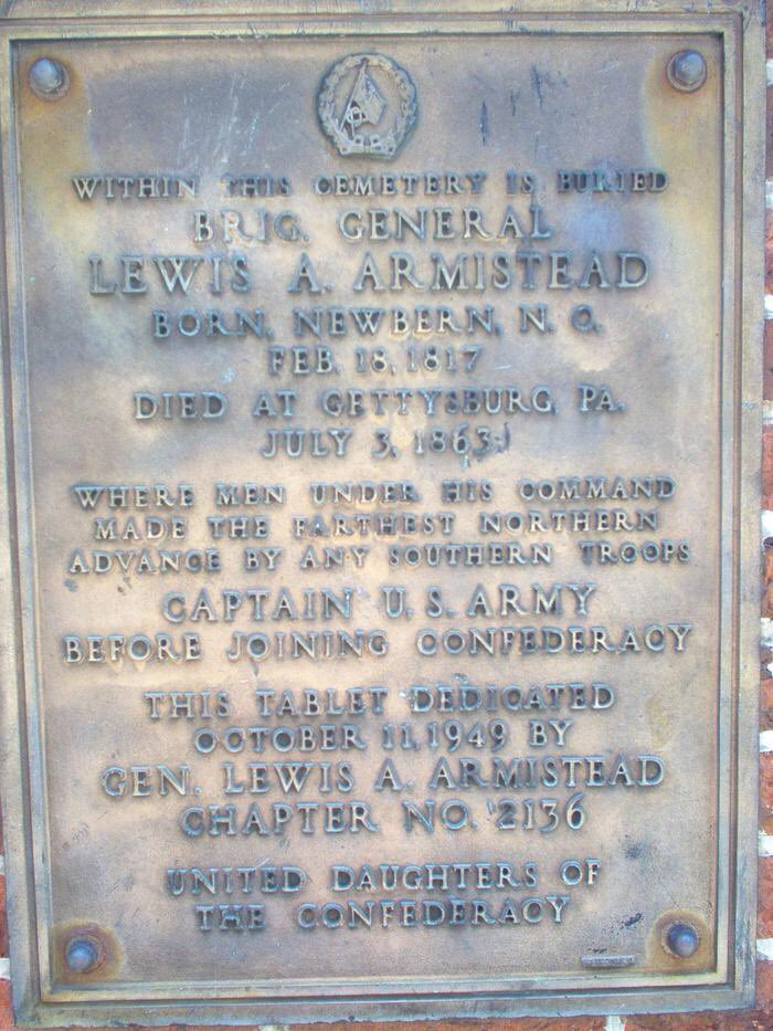 Armistead’s body’s was taken to  @BaltimoreMD , and buried next to his famous uncle, George Armistead, in the city’s Old St. Paul’s Cemetery.