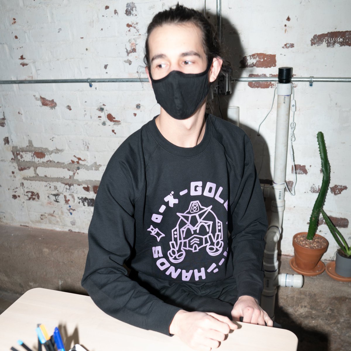 Mech sweatshirt.✌️🤖✌️
—
2 of 4 pieces in collaboration with Clean Hands. 🚧®
In stores and online now!
—
Shop here:
cleanhandsshop.com/collections/ap…
—
Photo c/o <a href="/noxjustice/">justice</a>