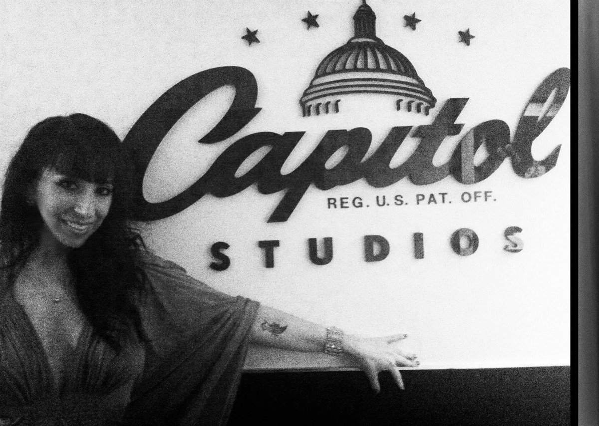 MichelleMonicaM's tweet photo. #tbt 💜🎤🎶That time I went to the @RecordingAcad party at @capitolstudios @CapitolRecords #ilovetosing https://t.co/aZ8QQRf62W