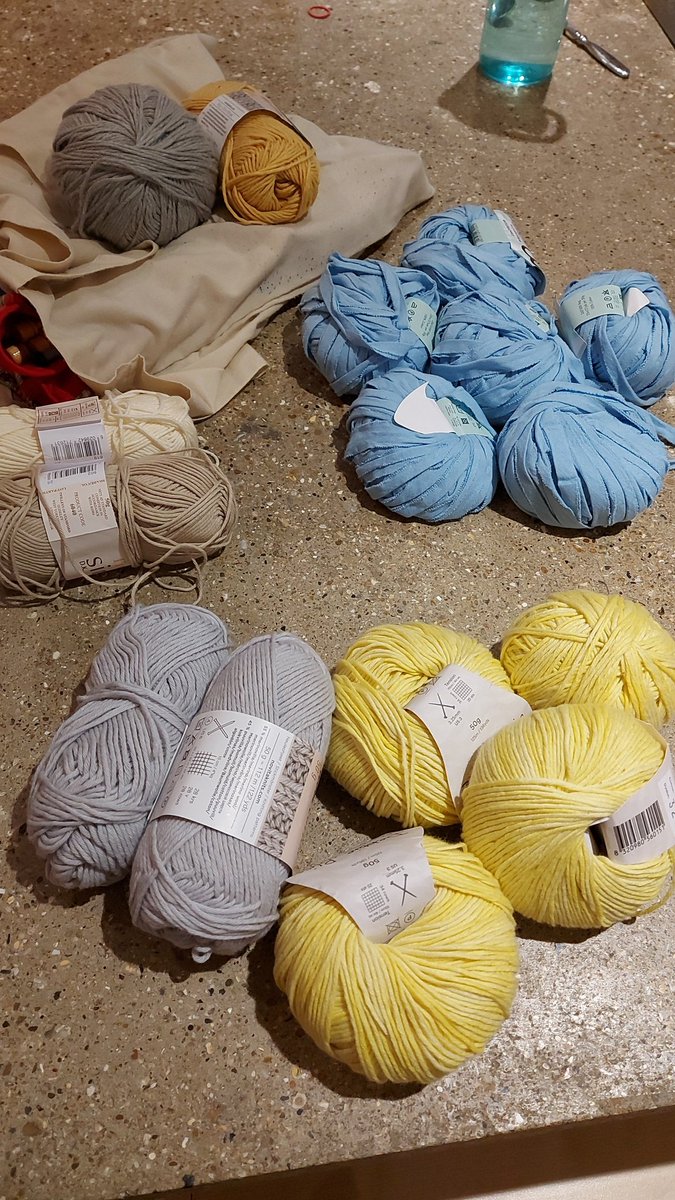 knitterbird's tweet photo. The "oooooo possibilities" part of knitting! #WhatToMake https://t.co/VWnqzRSOzy