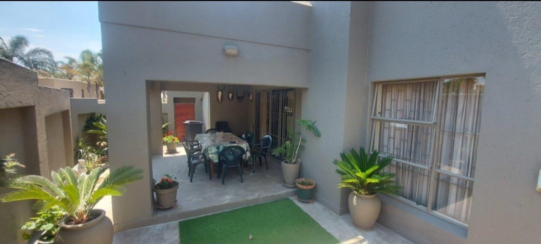 Finding this house listed by two real estate agencies with two different photographers makes the 5.8 hours I spend on Property24 every day worth it.