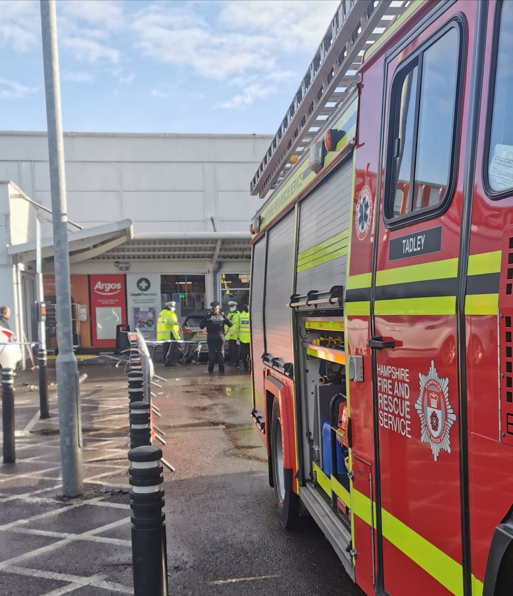 Tadley12's tweet photo. #Belllsdown 15:07 - RTC, car into building. Resources from @Basingstoke_01 @BasingstokeRDS @SCAS999 @HantsPolice attended this incident. #OneTeam https://t.co/cZQBAy0Tgx