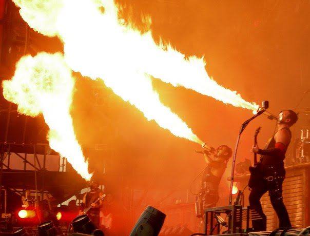 ChristophOw's tweet photo. @TheMrXOfficial Rammstein sin duda, aunque es metal, no deja de ser de las mejores bandas para ver en vivo, su vocalista sigue teniendo una voz increíble, la emoción y energía que transmite al público es increíble, y la pirotecnia es la mejor, eso le agrega una adrenalina increíble al concierto https://t.co/1XCjMnrQLu