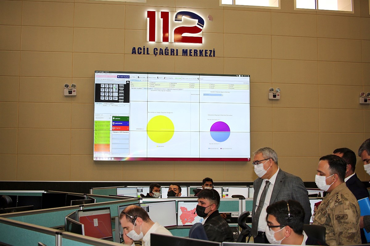 mus112acm's tweet photo. Kurumumuzu ziyaret eden Sayın Valimiz Doç. Dr. İlker GÜNDÜZÖZ başkanlığında kurumumuz toplantı salonunda Müdürlüğümüzün iş ve işleyişiyle ilgili bilgilendirilme toplantısı yapılarak katılımcılara bilgi verildi. @TC_icisleri @illeridaresi @TCMusValiligi @112teknumara https://t.co/xFHnOsaFZs