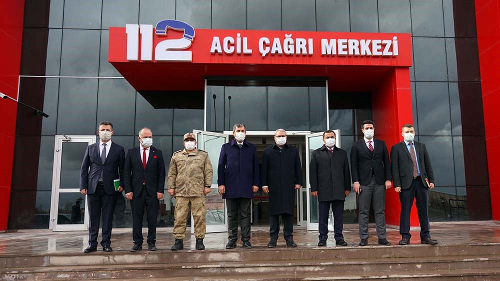 mus112acm's tweet photo. Kurumumuzu ziyaret eden Sayın Valimiz Doç. Dr. İlker GÜNDÜZÖZ başkanlığında kurumumuz toplantı salonunda Müdürlüğümüzün iş ve işleyişiyle ilgili bilgilendirilme toplantısı yapılarak katılımcılara bilgi verildi. @TC_icisleri @illeridaresi @TCMusValiligi @112teknumara https://t.co/xFHnOsaFZs