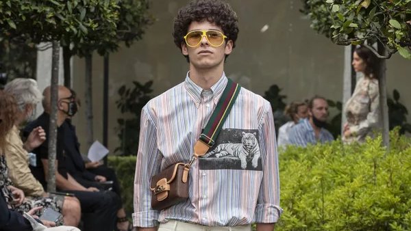GQBrasil's tweet photo. #GQModa: camisa por dentro, já! ➡️ https://t.co/WtEtAEWYCn https://t.co/EVLDJgeCo0