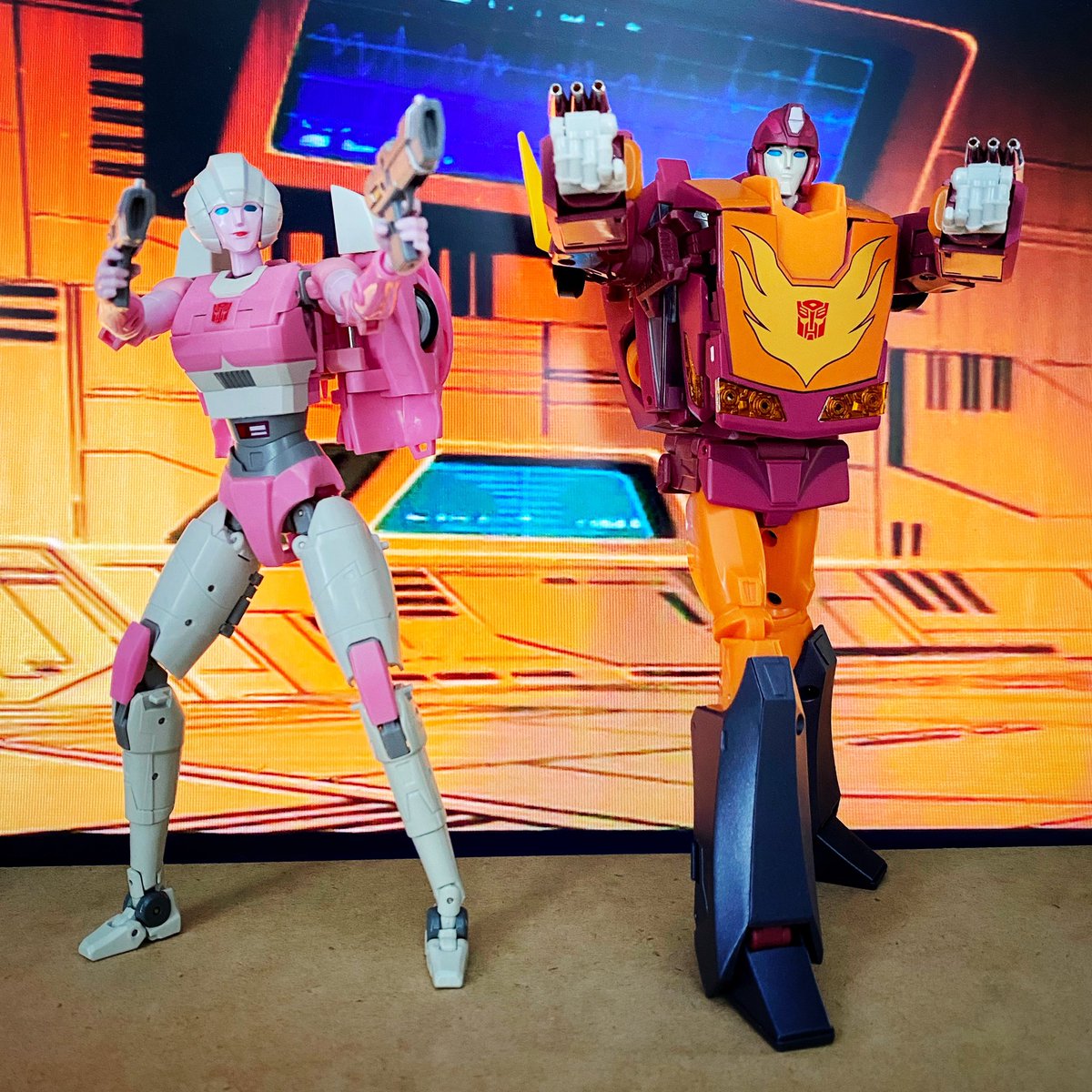 iacondispatch's tweet photo. The coolest robots always dual-wield. Everyone knows that. #arcee #hotrod #autobots #masterpiecetransformers #transformers #coolrobots https://t.co/B0OFcmwIKx