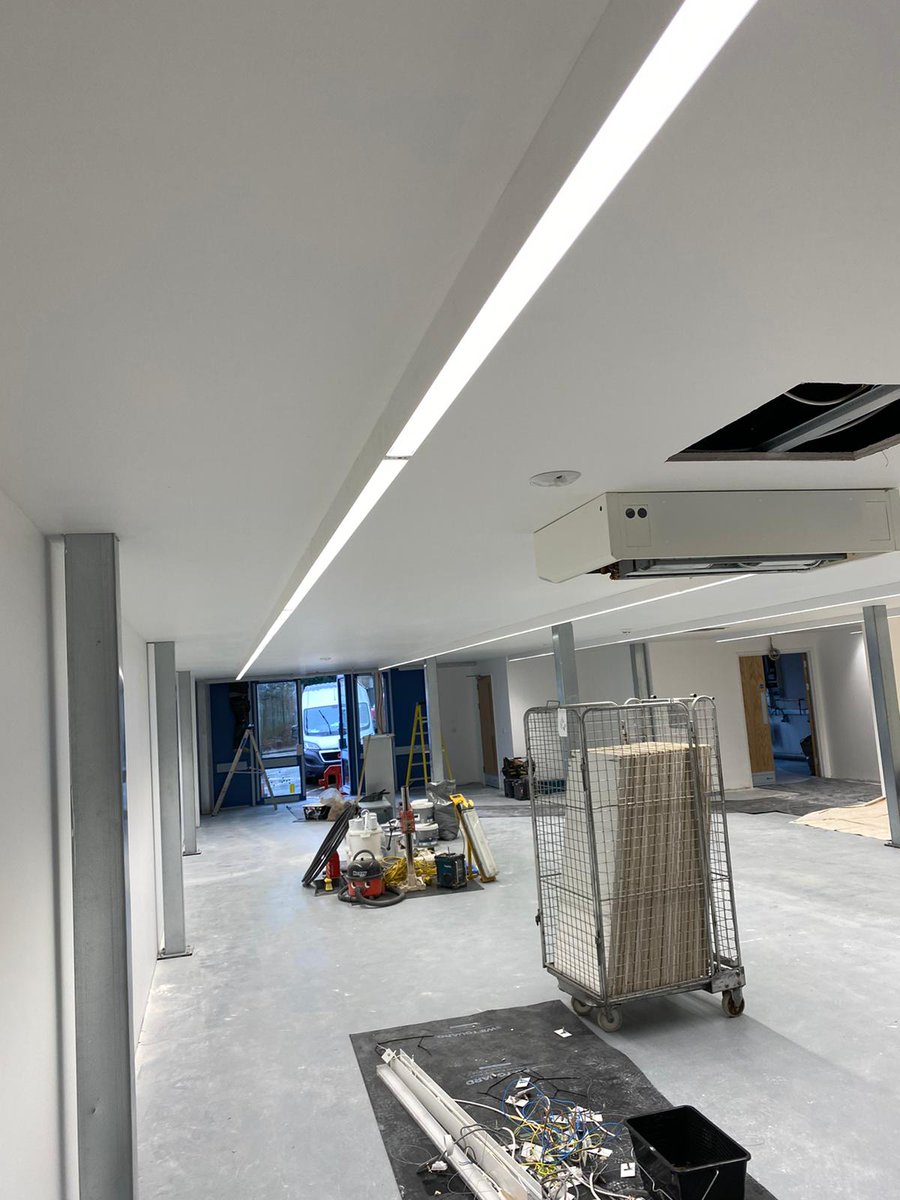 camelot_elec's tweet image. Lights are going up on our RUH Bath Project. #lighting #refurb
