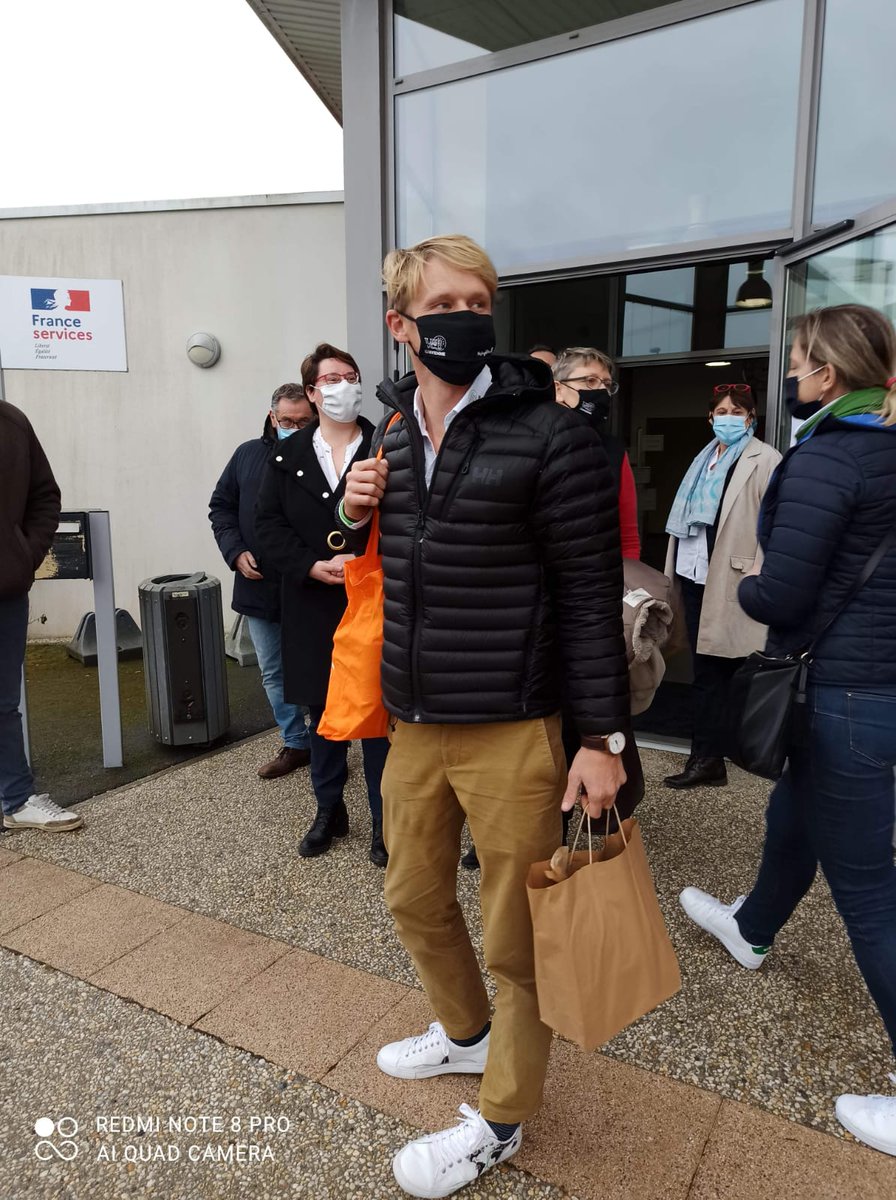 Quand la terre et la mer se rencontrent, les <a href="/JEUNESAGRI53/">JAMAYENNE</a> ont rencontré <a href="/MaximeSorel/">Maxime SOREL</a>  pour le féliciter pour le #VendeeGlobe et l'inviter à notre événement régional "Terre en fête"

Merci à lui pour ce bon moment partagé ensemble 👌👏👍