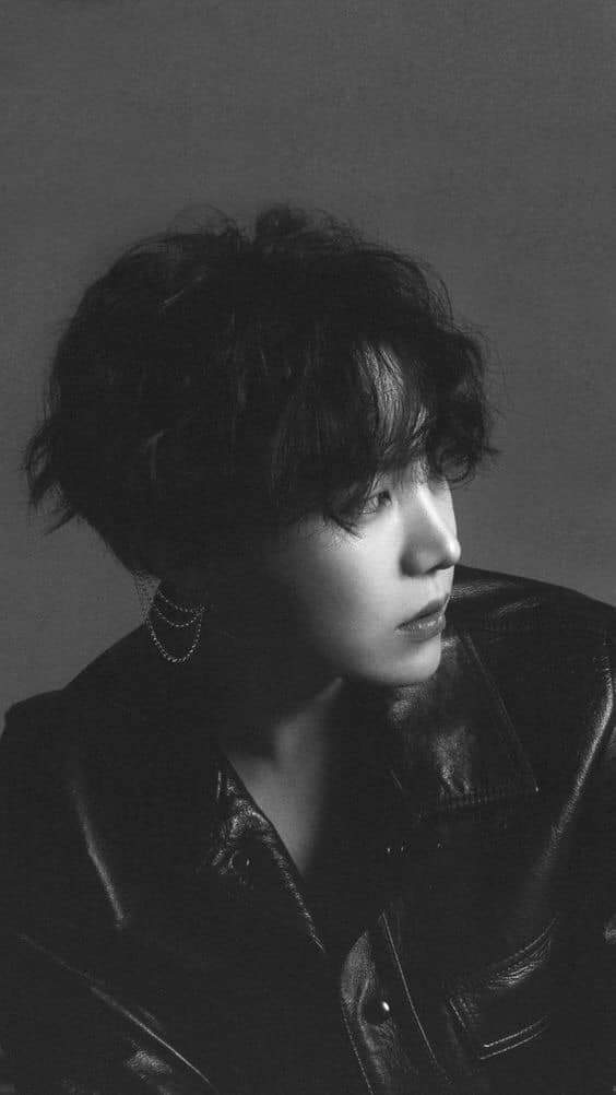 Amibwi3's tweet photo. Sinh nhật vui vẻ nha anh 🎉
Chúc anh tuổi mới luôn bình an 😍😍
Happy Birthday Jung HoSeok 🎉🎉
#HappyBirthdayHoseok #HappyHobiDay 
#27YearsOfHope #happybirthdayJHOPE @BTS_twt https://t.co/EaL2buZnWI