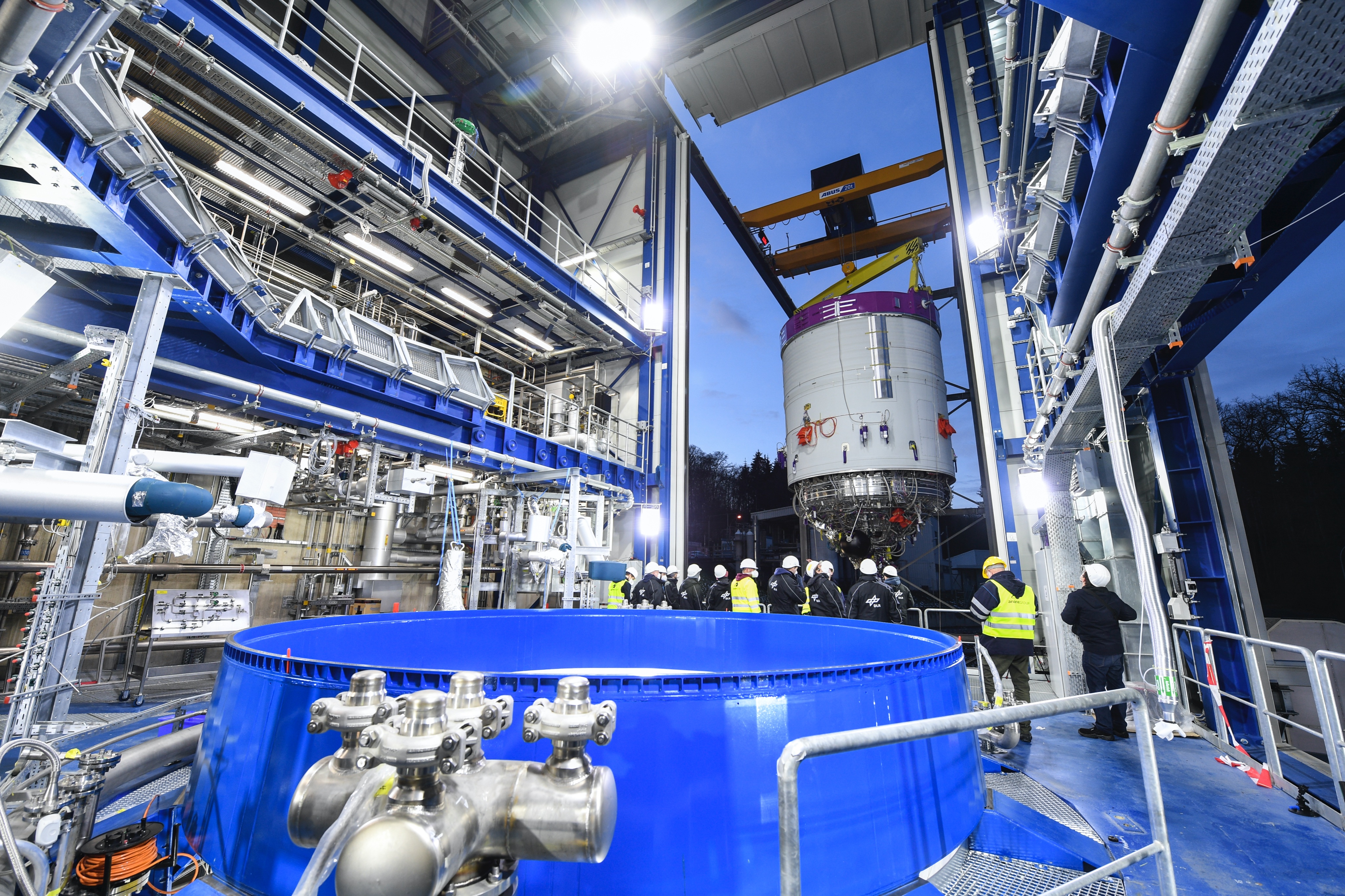 Ariane 6 - Le nouveau lanceur (3/3) - Page 18 EuhBwPBXIAoZX0c?format=jpg&name=4096x4096