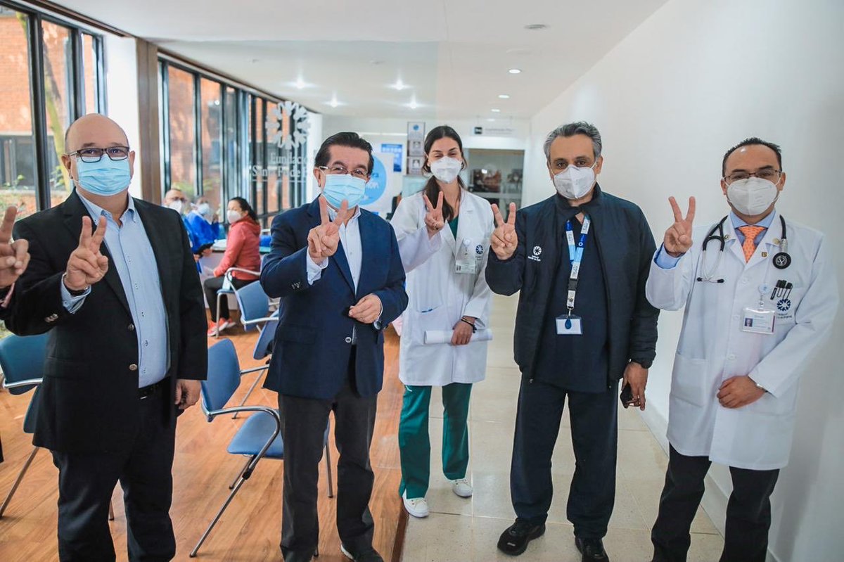 Fruizgomez's tweet photo. Excelente Organizacion en Plan de Vacunación de la Fundación Santa Fe ⁦@FSFB_Salud⁩ ⁦@MinSaludCol⁩ ⁦@infopresidencia⁩ https://t.co/nAwC5TYooo