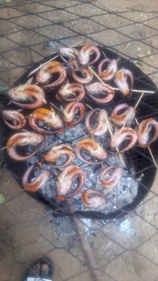 i_am_timexzydan's tweet photo. @TONTOLET I need oven for my catfish business 
#RegisterOnBetterHalf https://t.co/N7GgrJhSuV