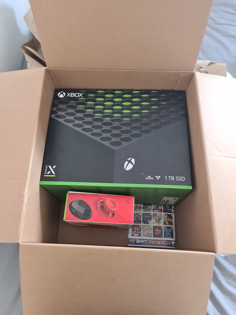 Manu99031's tweet photo. Y Llegoooo la Nueva generación a casa gracias a @VideojuegosGAME por la rapidez y a #XboxCore por los avisos esta vez he sido más rápido @MondoXboxEsp https://t.co/u57c8cCIX2